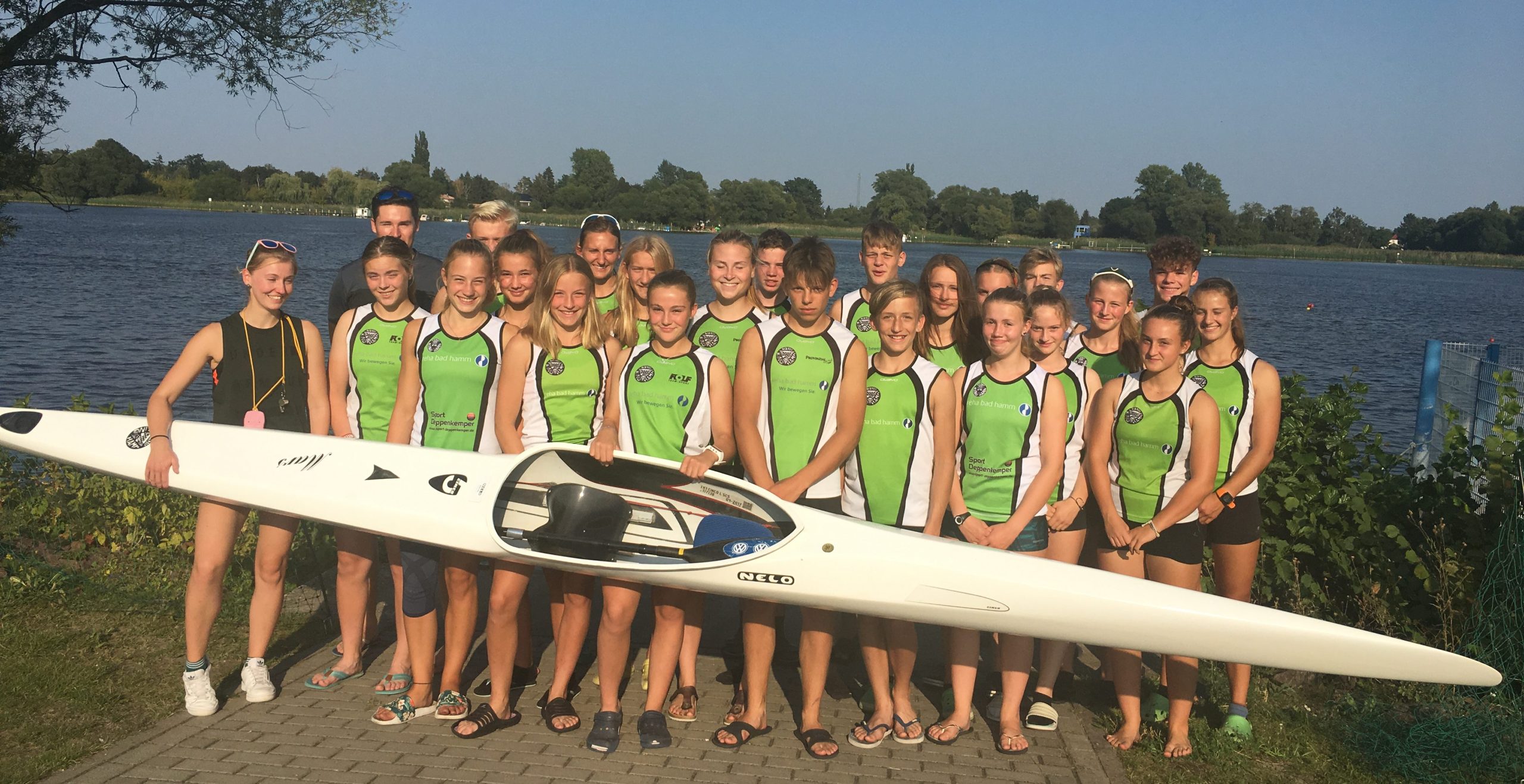 Caroline Fink mit der Kanu-Marathon-Nationalmannschaft in Portugal